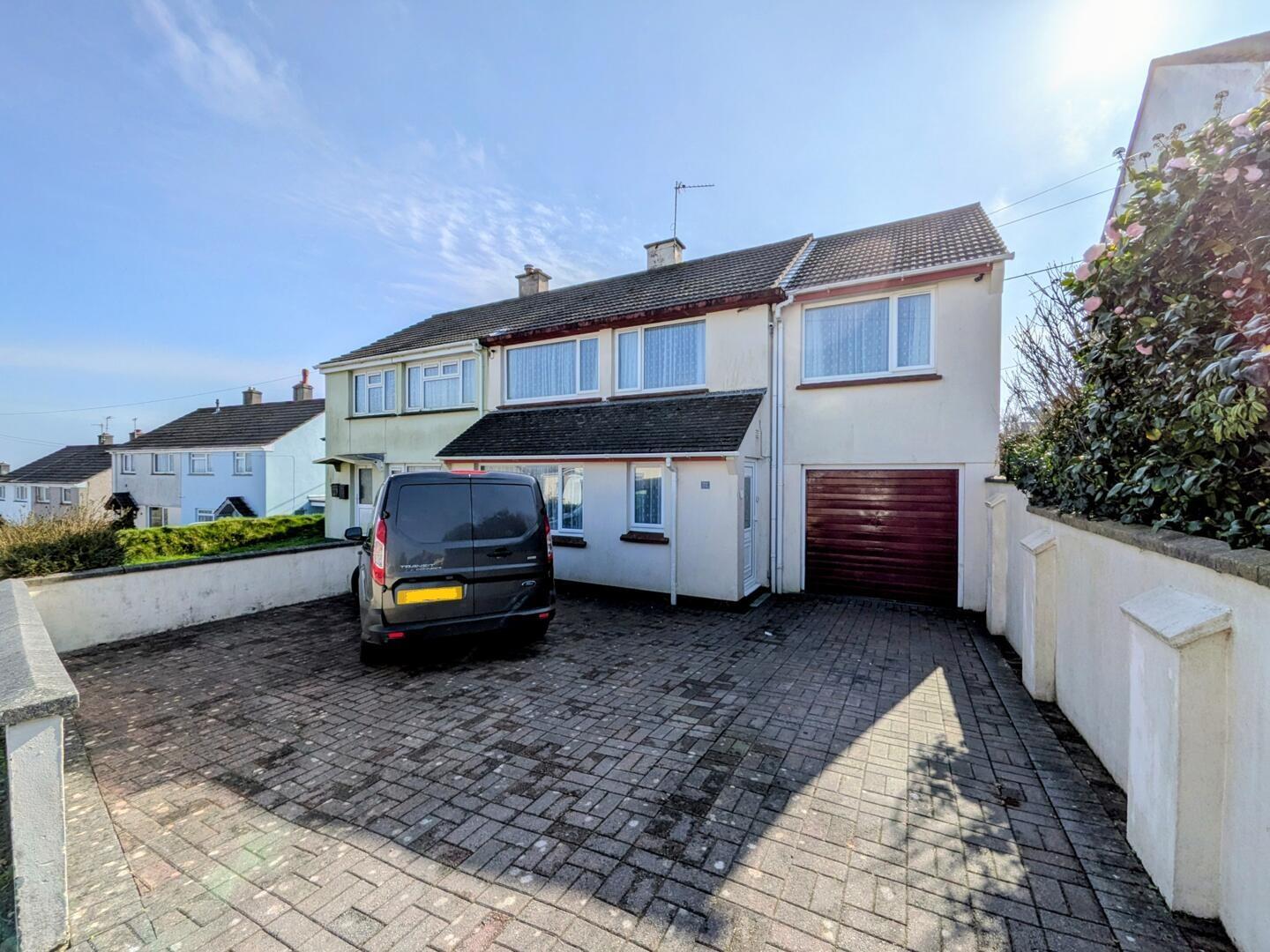 5 bed property in Richards Crescent, Truro
